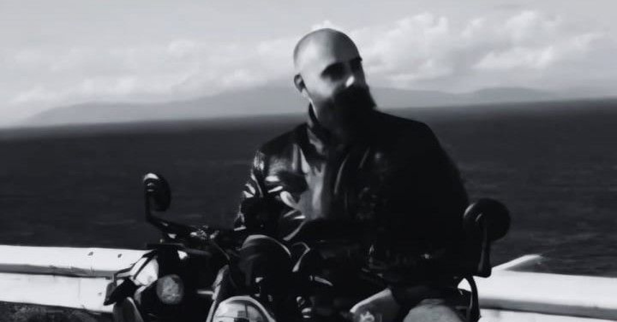 İzmir'de Motosiklet Otomobil Çarpışı: 1 Ölü, 2 Yaralı