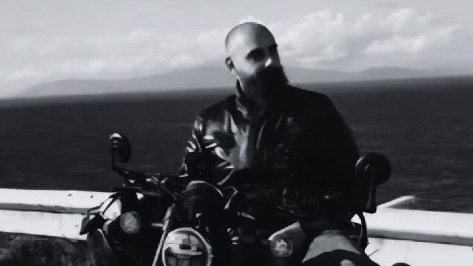 İzmir'de motosiklet ile otomobil çarpıştı: 1 ölü, 2 yaralı | Son dakika haberleri