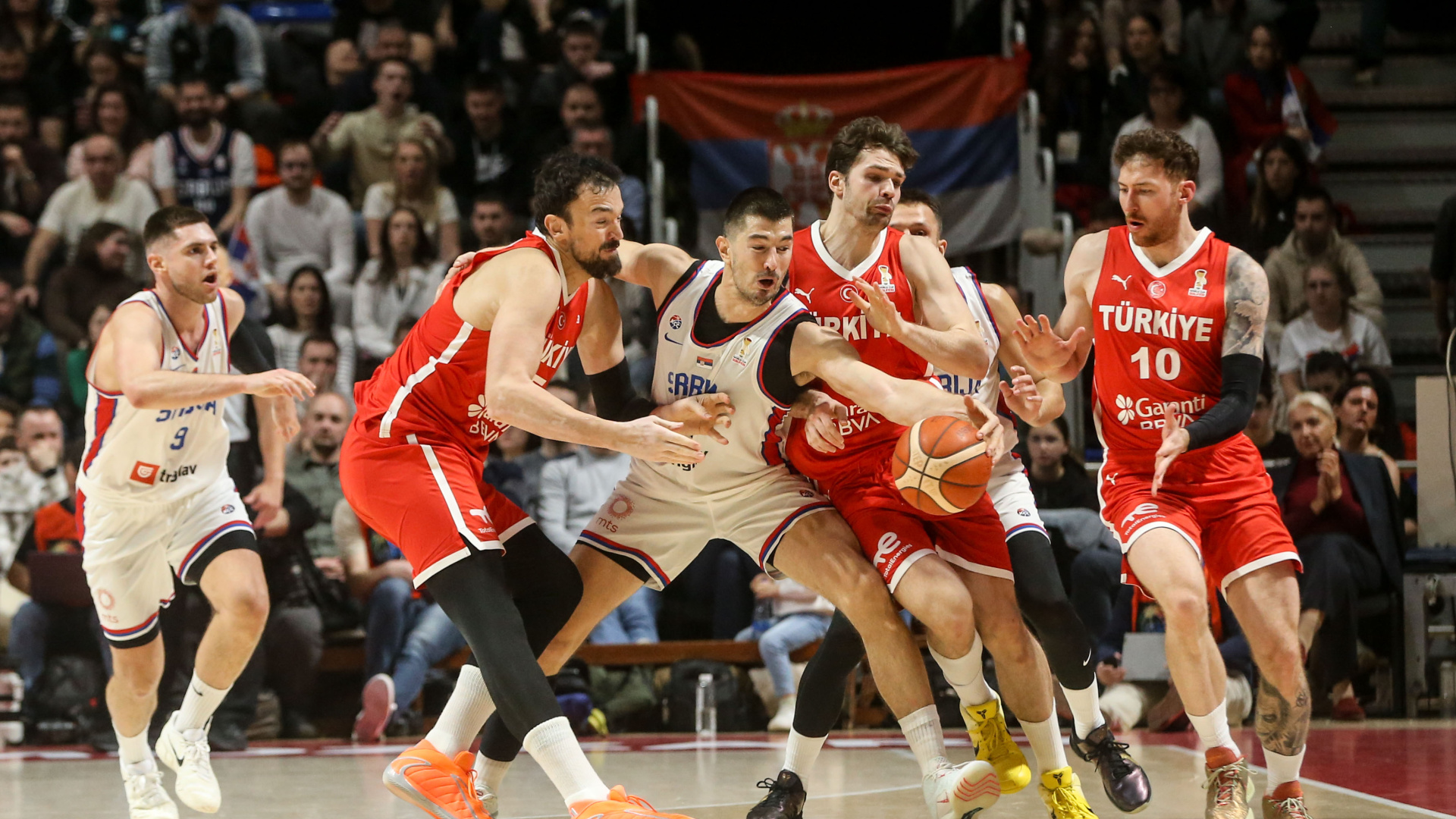 A Milli Basketbol Takımı, Sırbistan'ı Ağırlayarak İkinci Turu Garantilemeye Hazırlanıyor