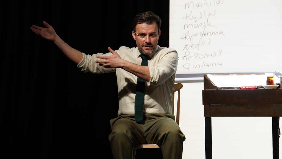 Salih Bademci 'Sesler'le sahnede