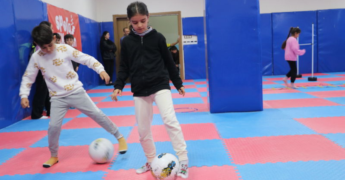 Hatay'ta Deprem Zafiyeti içinde Öğrencilerle Spor Tanışma Projesi