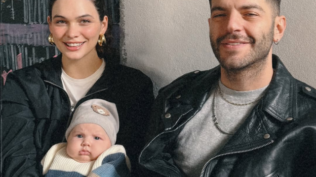 Bebeğinin yüzünü gösterdi