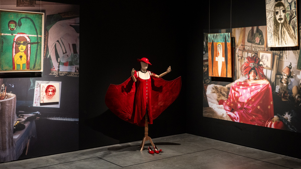 'Tüm Renklerin Aryası'na özel sergi turu