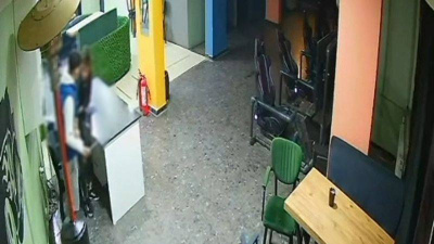 İnternet kafede bıçaklı saldırı