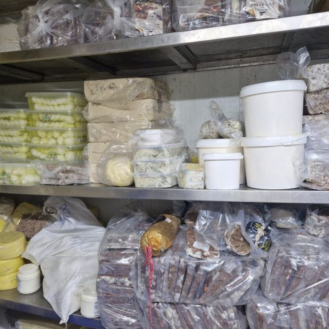 Etiketsiz satılan 9 ton gıdaya el konuldu