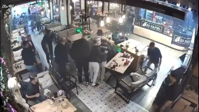 Taraftar gol sırasında bayıldı