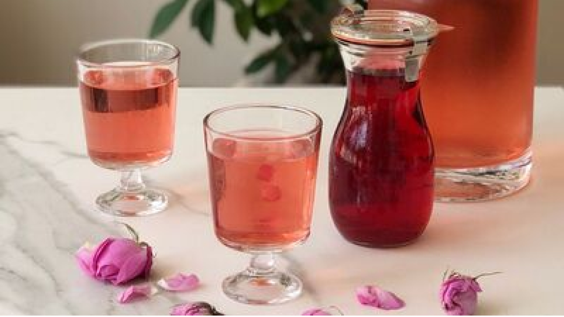 Evde Gül Şerbeti Nasıl Yapılır? Doğal, Kolay ve Lezzetli Ev Yapımı Gül Şerbeti Tarifi