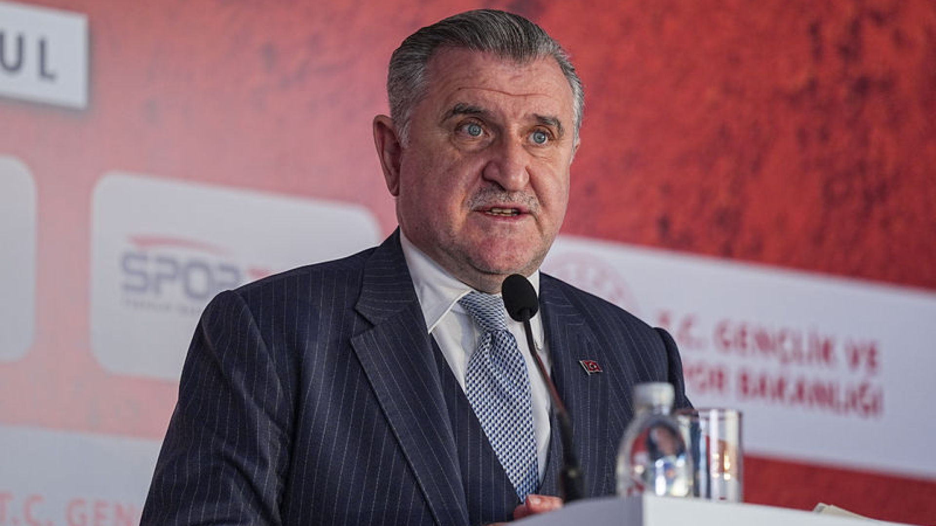 Bakan Bak: Milli Takımımız Katar'da Olmak İstiyor, Sırbistan Maçına Herkesi Bekliyoruz