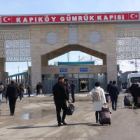 3 gümrük kapısında günübirlik yolcu geçişleri karşılıklı olarak durduruldu