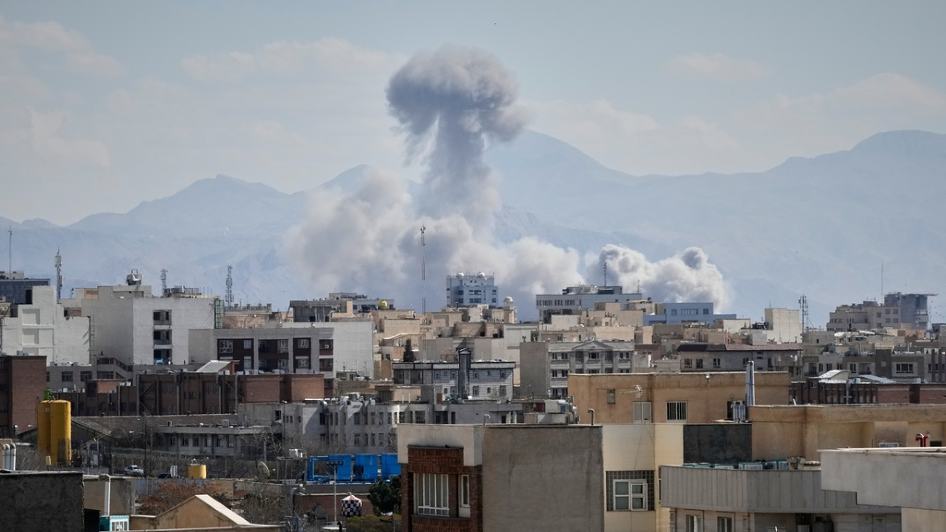 Axios: ABD ile İsrail, İran'a yönelik saldırıları bir hafta ertelemiş | Dış Haberler