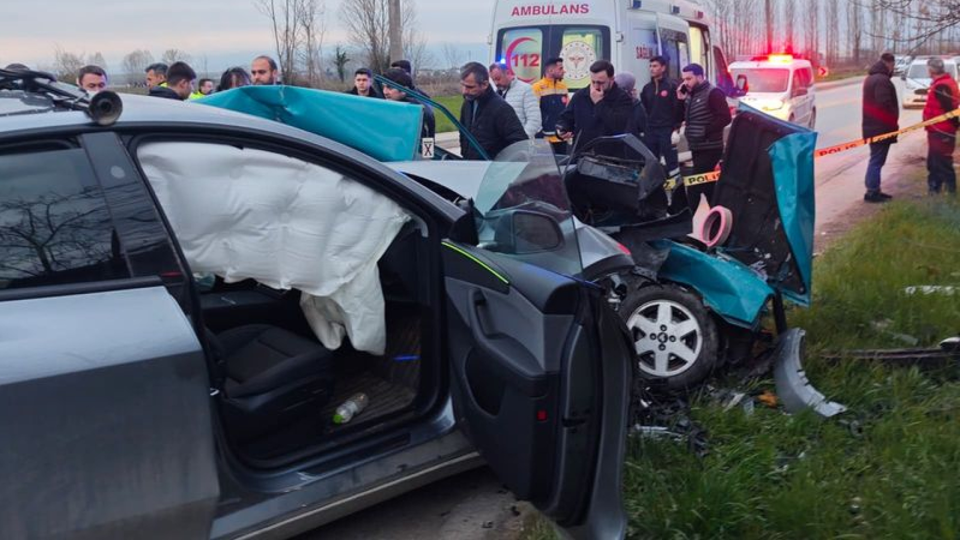 Sakarya'da İftar Vakti Korkunç Kaza: SUV Otomobile Ok Gibi Saplandı