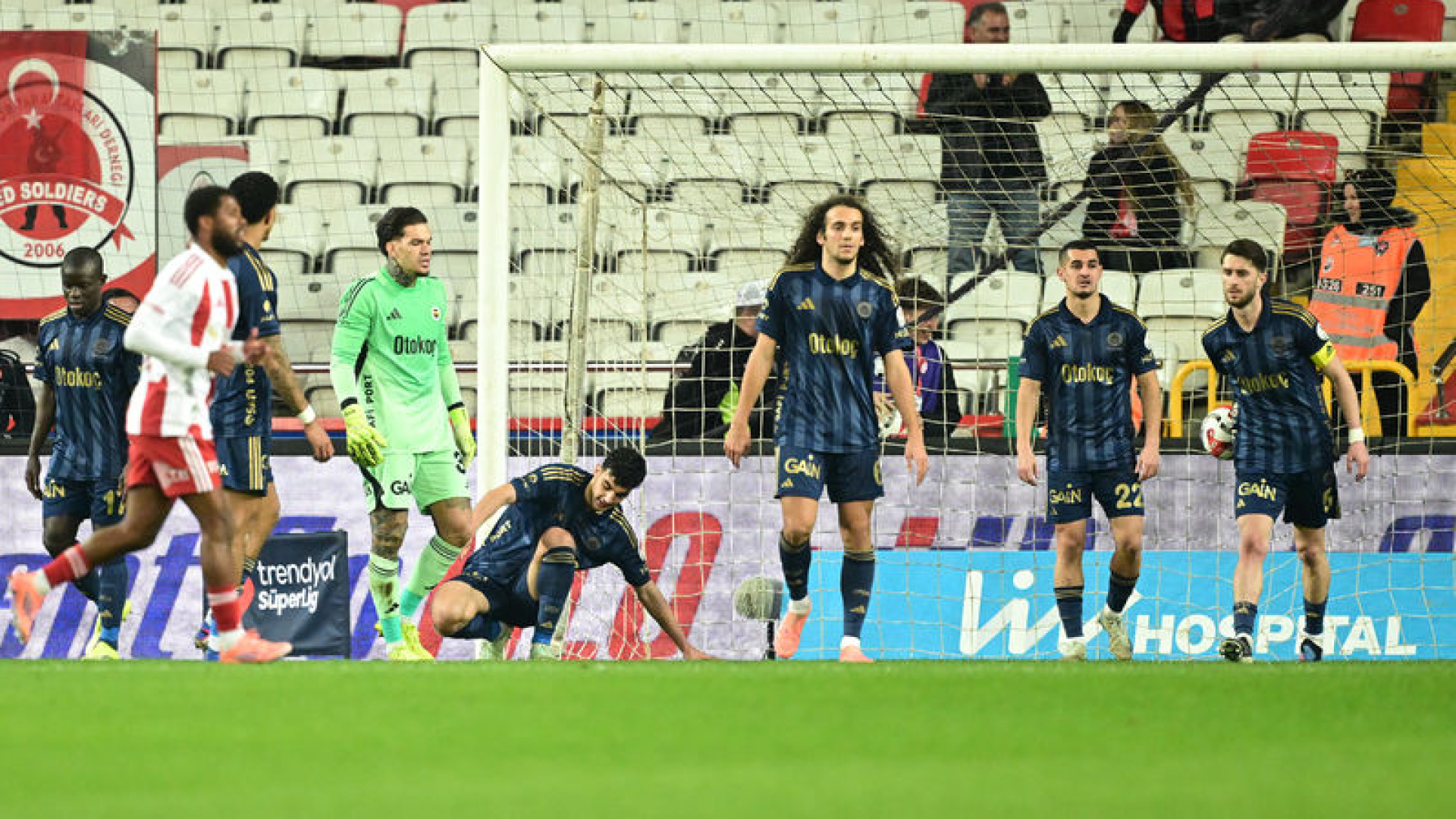 Fenerbahçe'de Flaş Yorum: Takım Zayıfladı, Şampiyonluk Uzaklaşıyor