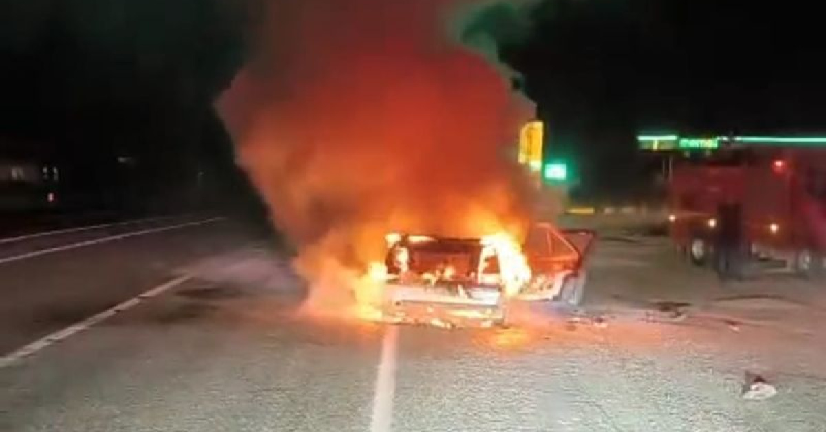Adıyaman'da Hareket Halinde Otomobil Yandı