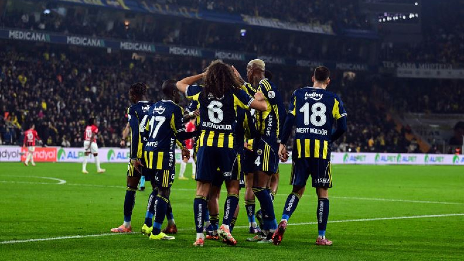 Fenerbahçe'nin Şampiyonluk Umudu İstanbul'daki Fikstür Avantajında