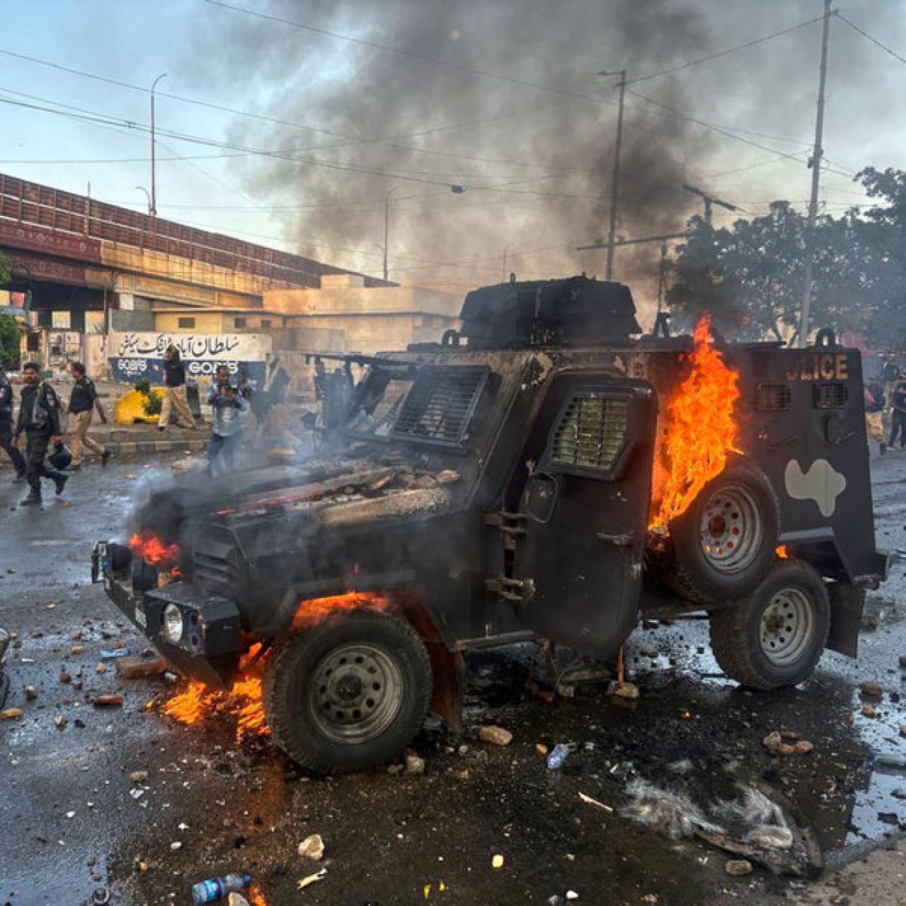 Pakistan'da sokağa çıkma yasağı
