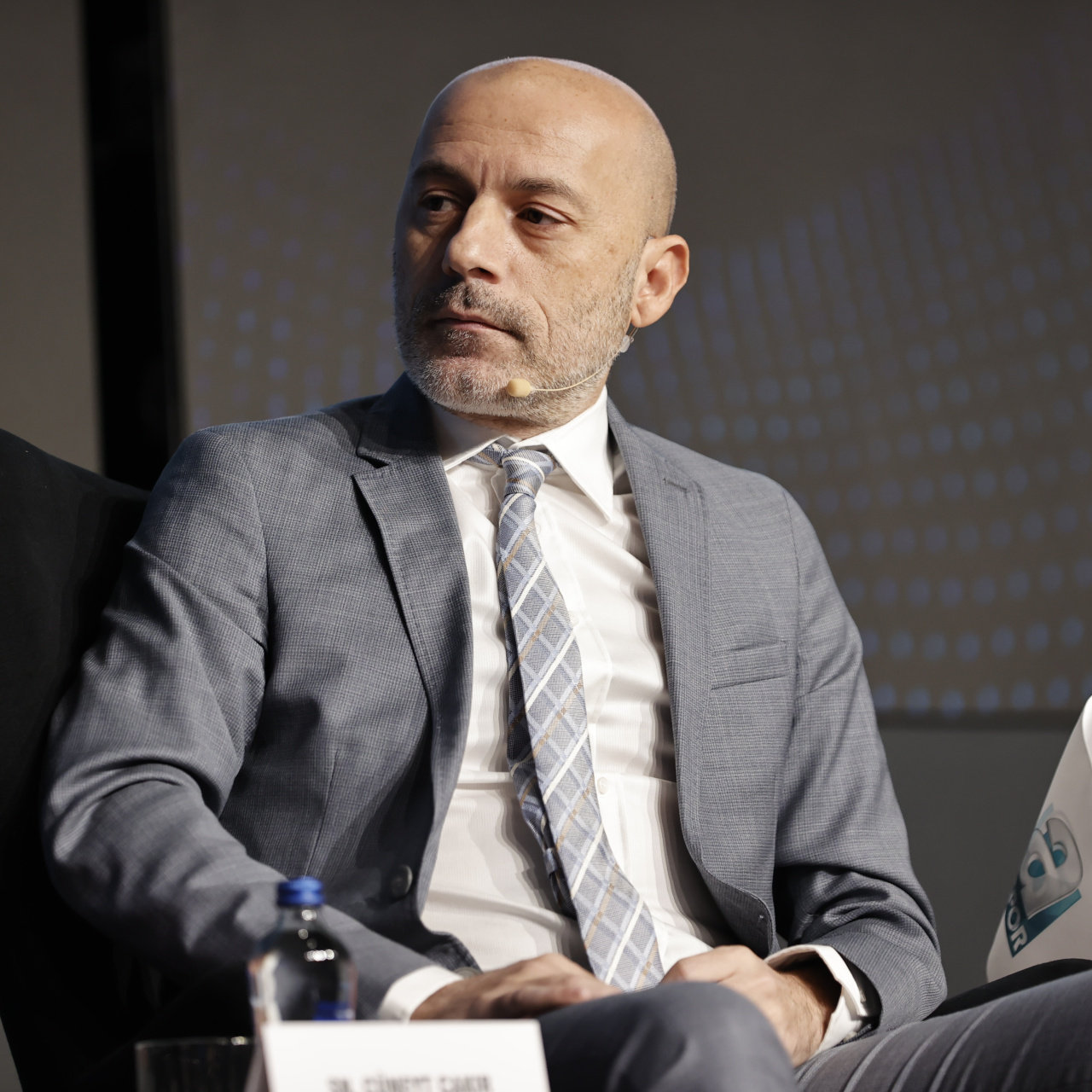 Cüneyt Çakır, Dubai'de mahsur kaldı!