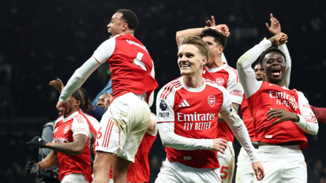 Arsenal zirvedeki yerini korudu!