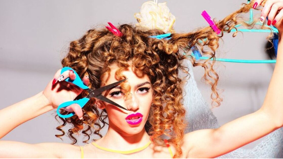 Evde Kıvırcık Saç Nasıl Yapılır?