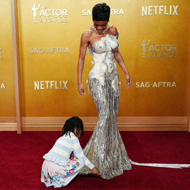 5 yaşındaki kızından yardım aldı