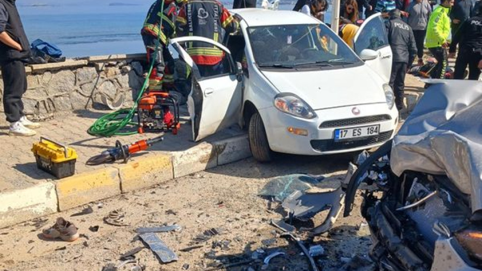 İki otomobil çarpıştı: 6 yaralı