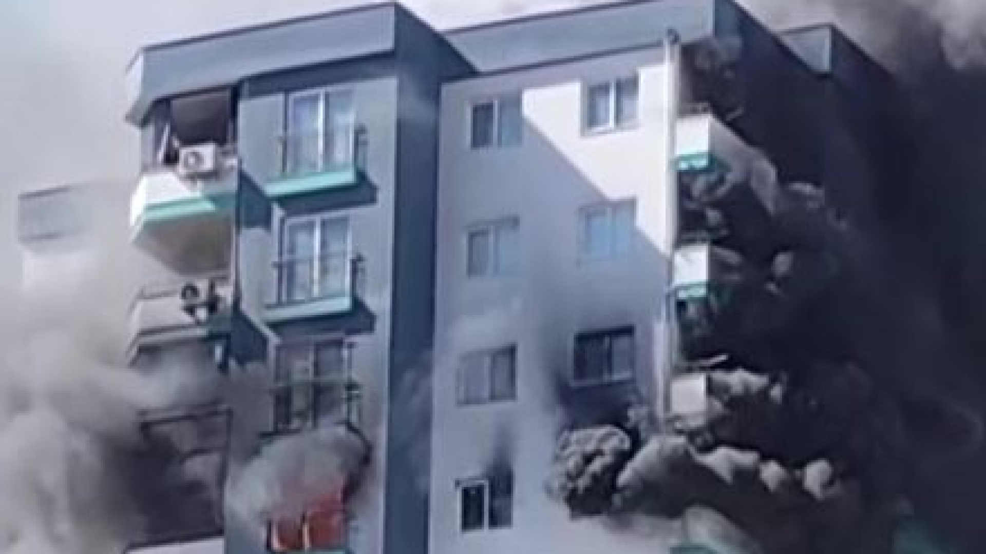 Adana'da Ev Yangınında Polis Havaya Ateş Açtı, Kurtarma Operasyonu Gerçekleşti