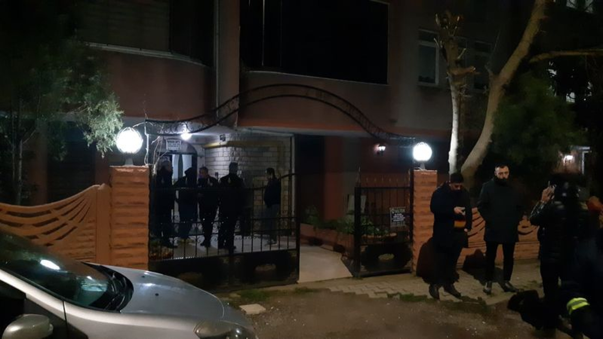 Evinde boğazından bıçaklanmış halde bulundu! | Son dakika haberleri