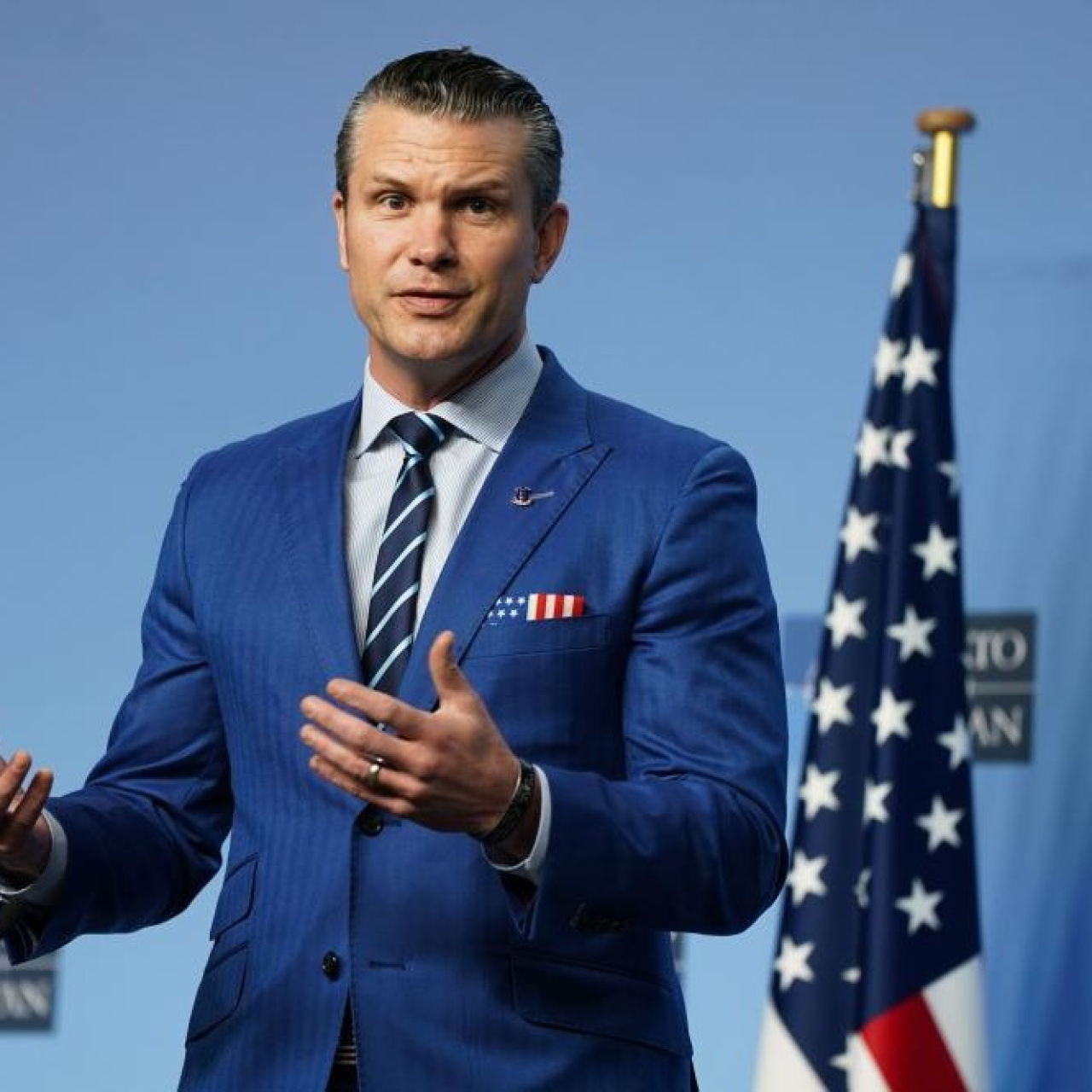 ABD Savunma Bakanı: İran'da rejim değişti