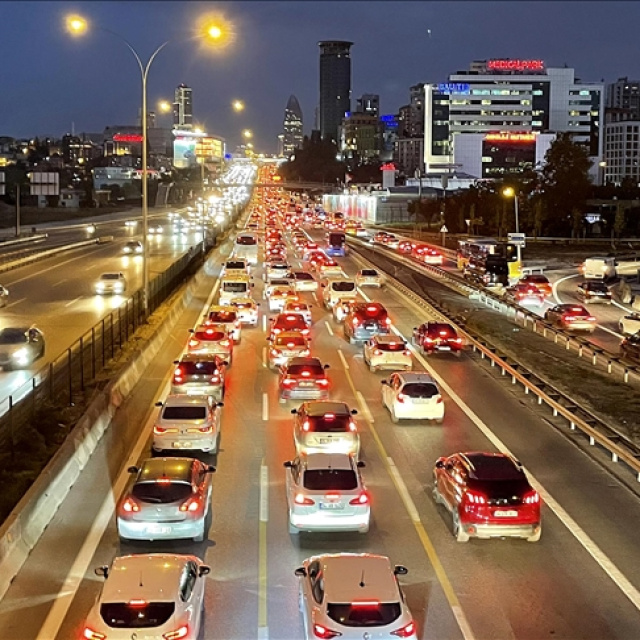 İstanbul'da trafik yoğunluğu yüzde 83'e çıktı