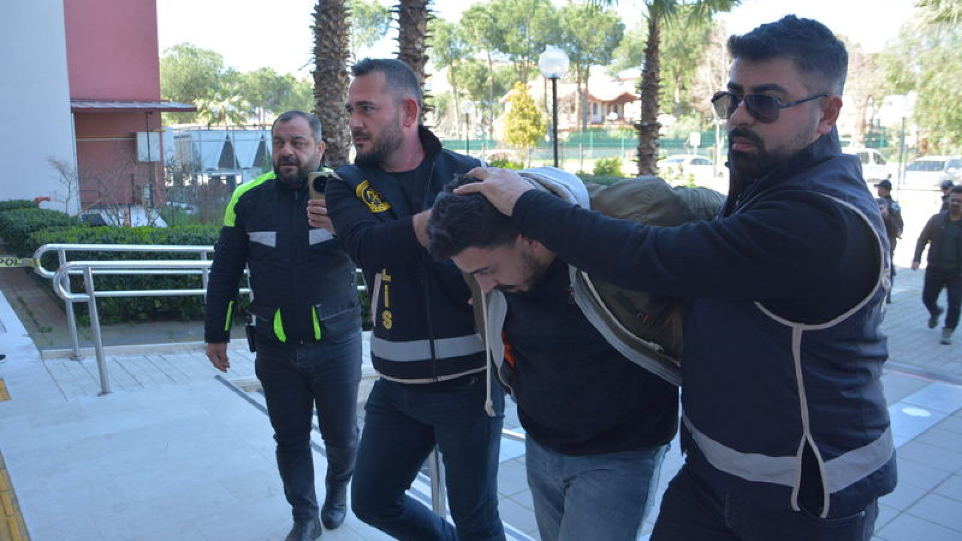 Aydın'da Kız Arkadaşını Bıçakla Öldüren Şüpheli Tutuklandı
