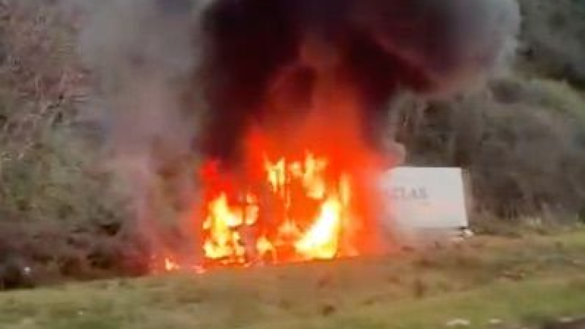 Rize’de Karadeniz Sahil Yolu’nda TIR alev aldı