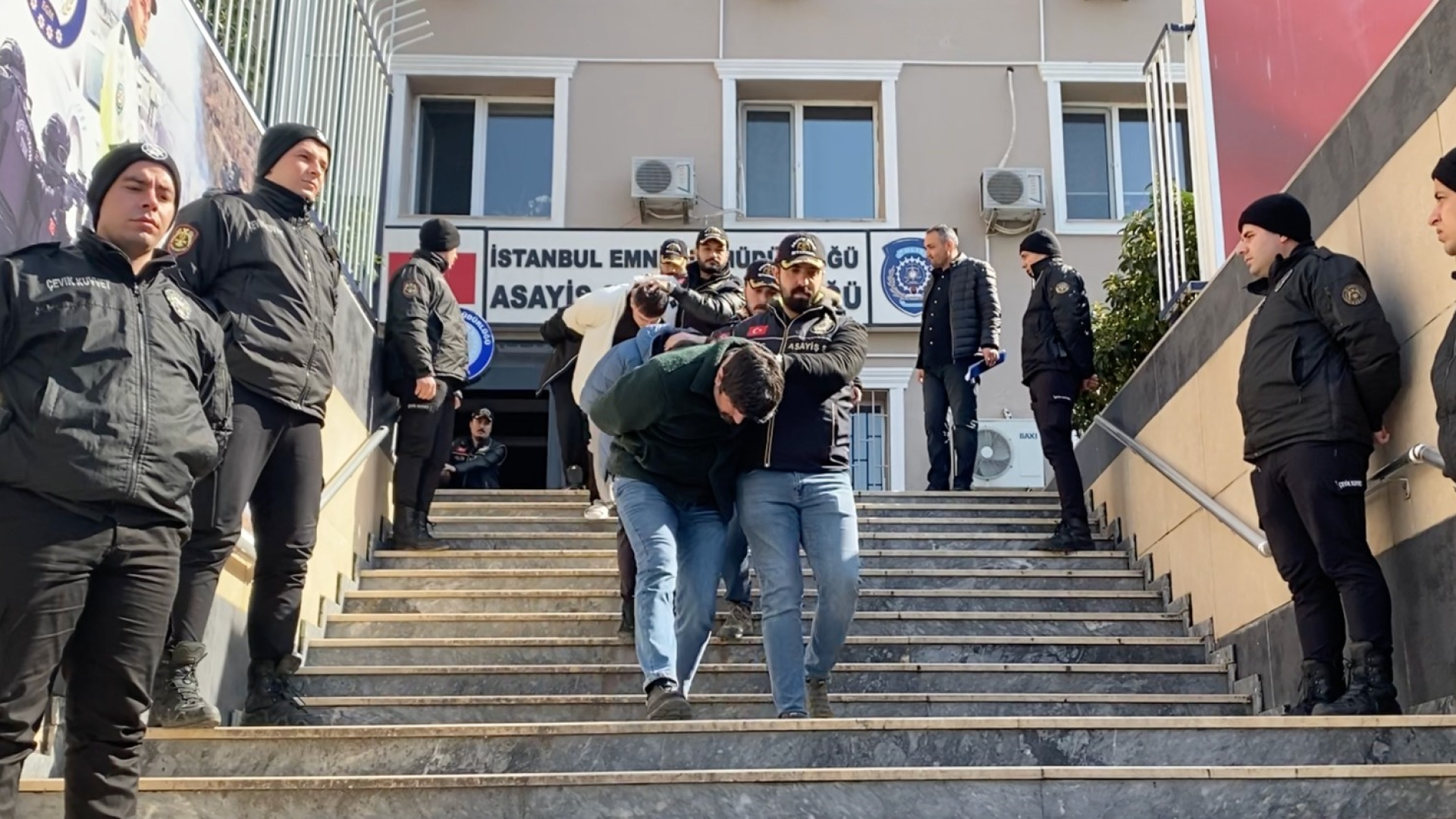 İstanbul’da molotoflu haraç terörü! 26 milyon haraç isteyen çete çökertildi | Son dakika haberleri