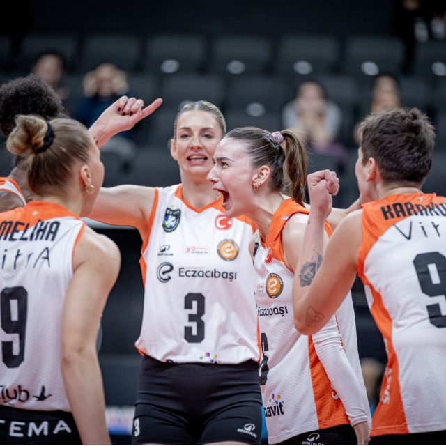 Eczacıbaşı Kupa Voley'de yarı finalde!