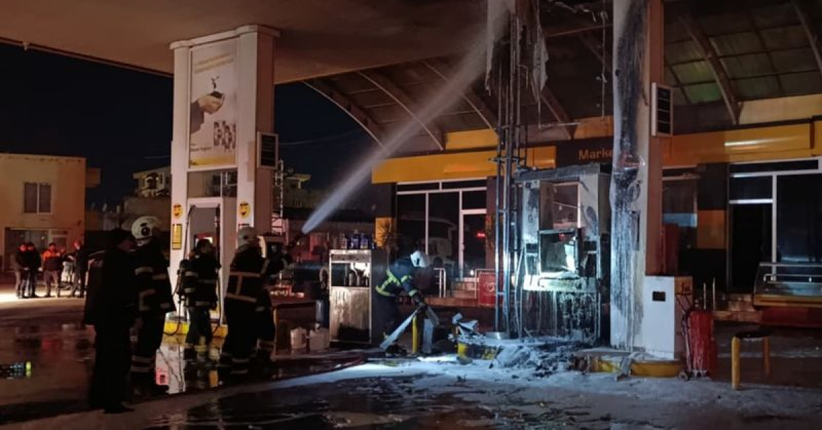 Siirt'te Akaryakıt İstasyonu Yangını Söndürüldü