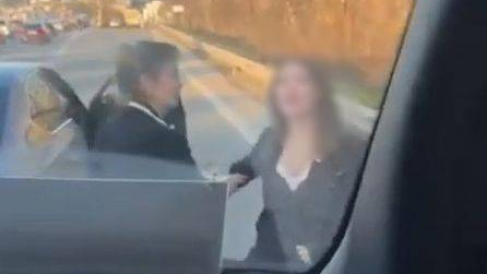 Küfürlü yol verme kavgası kameralarda