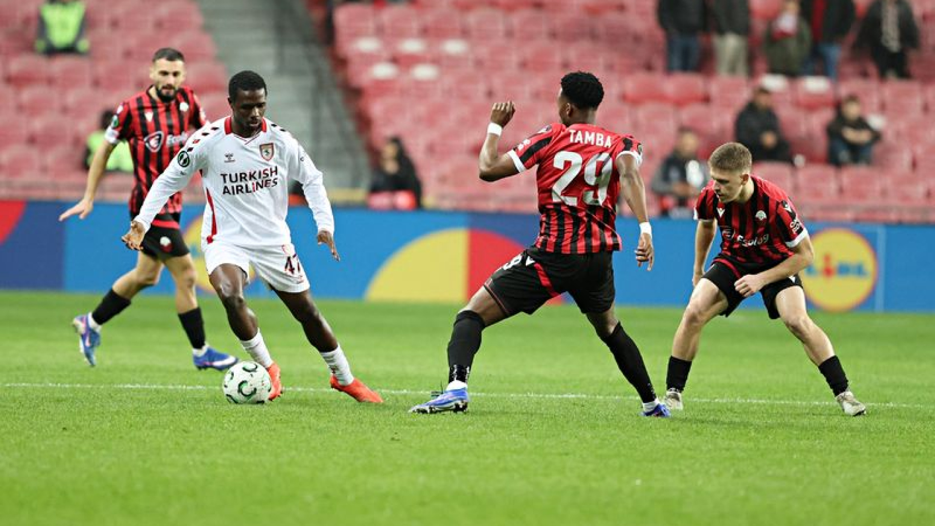 Samsunspor'da Jaures Assoumou Sakatlandı: Sağ Dizinde Ciddi Yaralanma Tespit Edildi