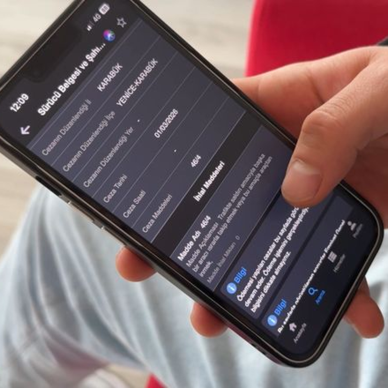 Baba ile oğlu genç sürücüyü darp etti