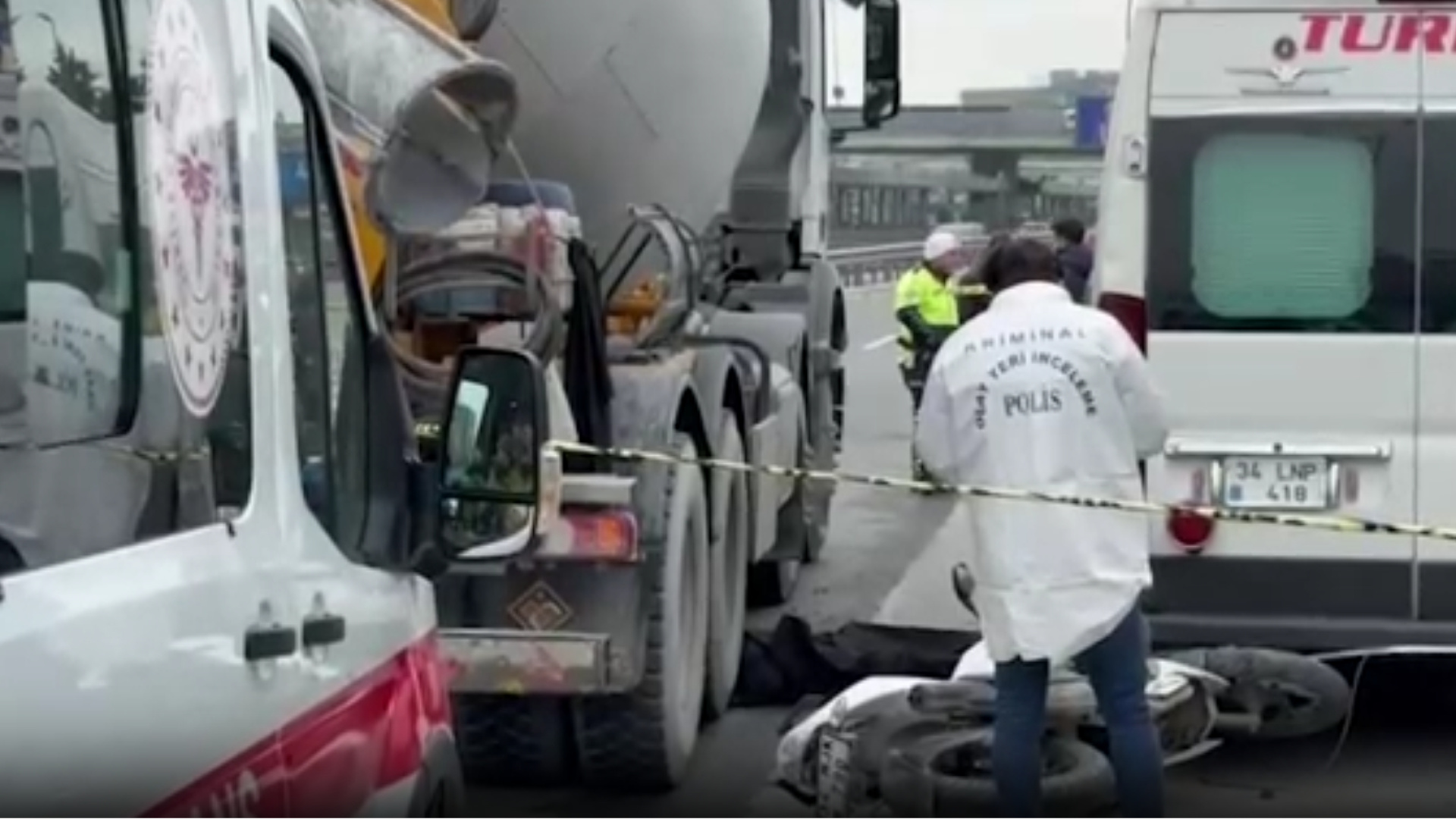 İstanbul'da Trajik Kaza: Motosiklet Sürücüsü Beton Mikserinin Altında Can Verdi