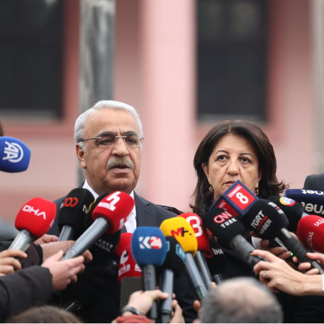 DEM Parti iki bakanlığı ziyaret edecek