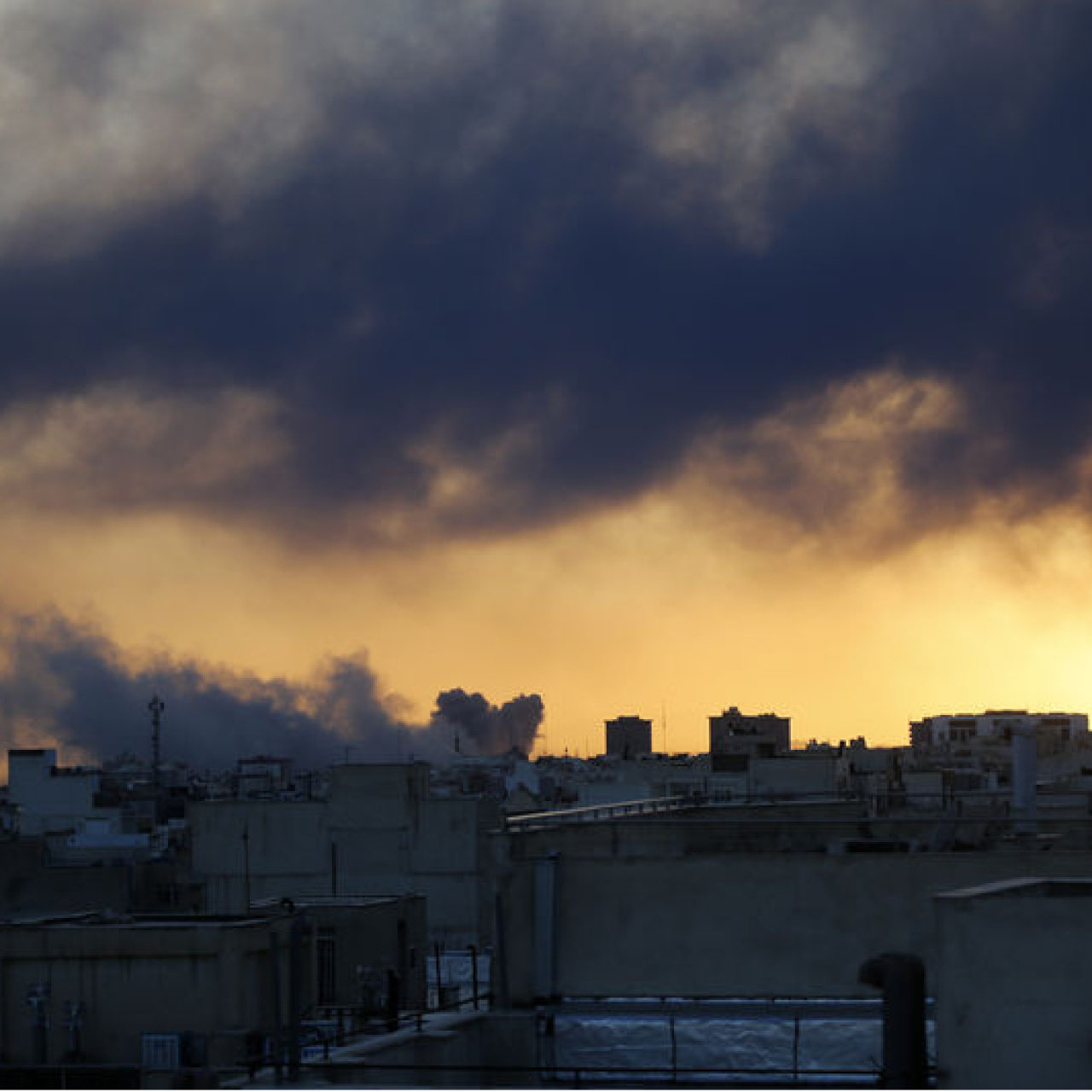 İran'da Uzmanlar Meclisi'nin binası vuruldu