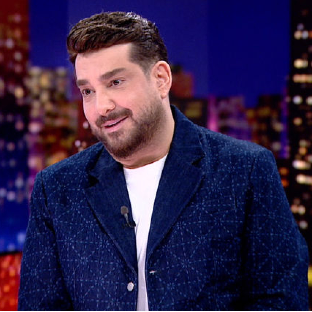 Takipçisine telefon hediye etti