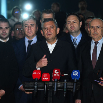 Özgür Özel, Tanju Özcan'ı ziyaret etti