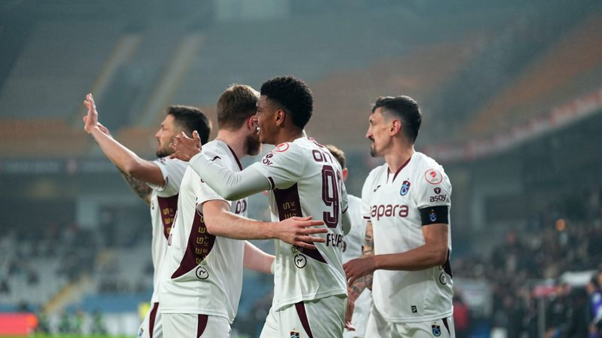 Trabzonspor, Başakşehir'i 4-2 Yenerek Türkiye Kupası'nda Çeyrek Finale Yükseldi