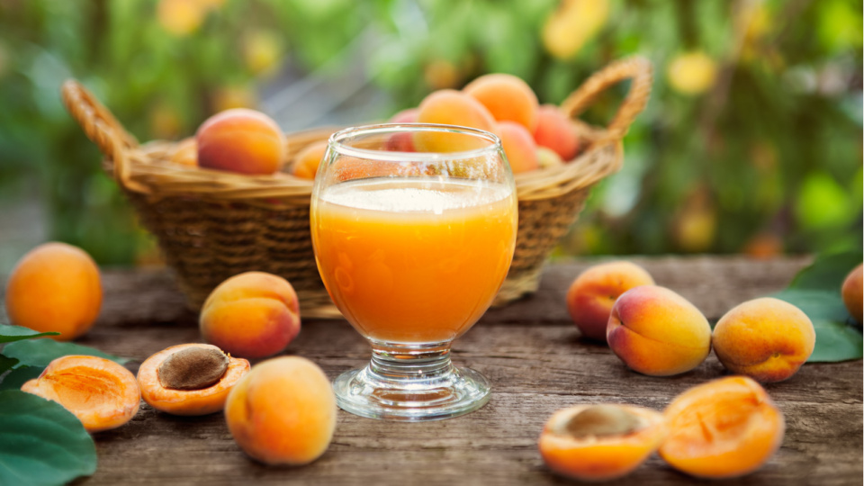 Evde kayısı meyve suyu nasıl yapılır?