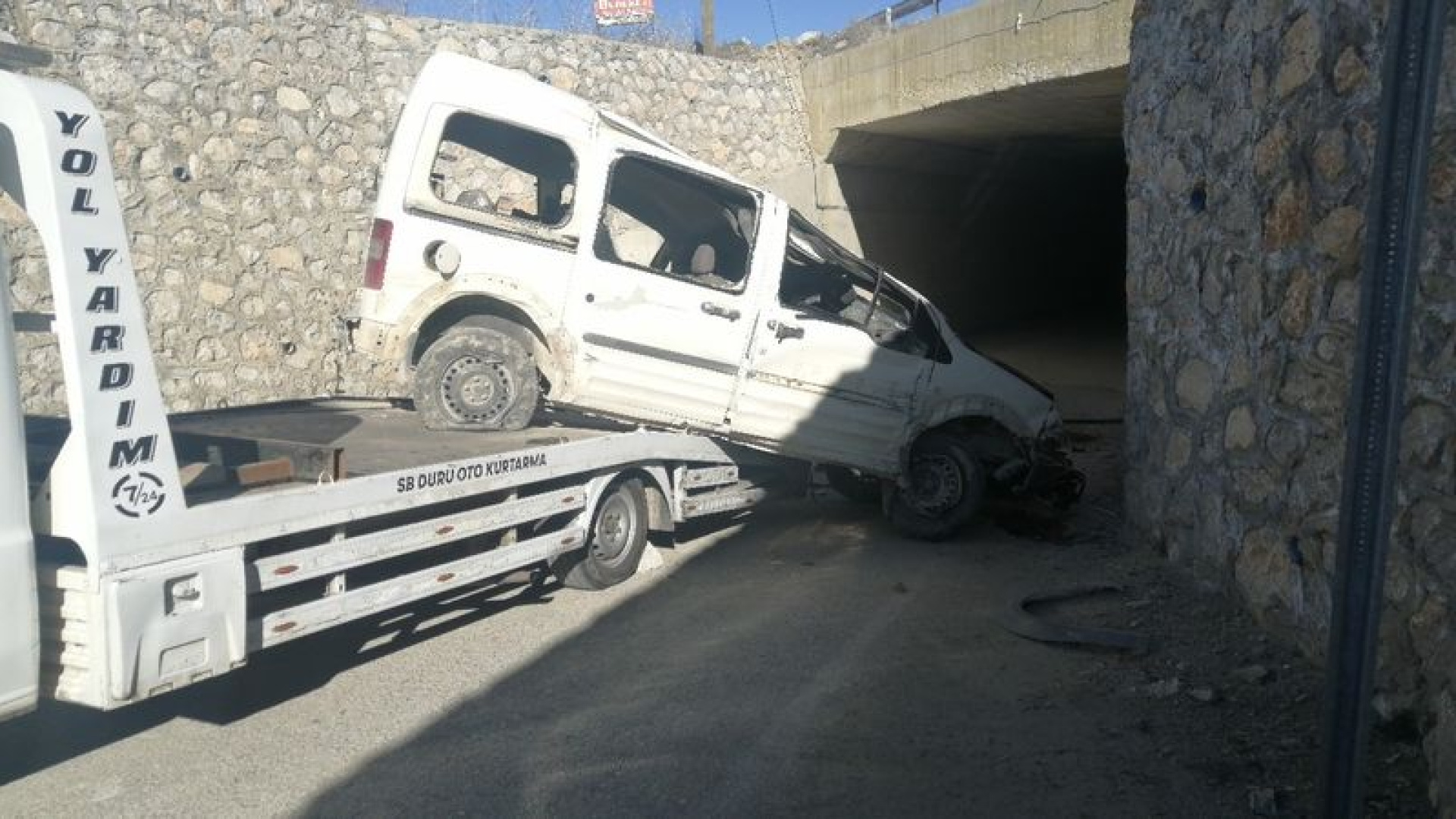 Isparta'da Köprüden Uçan Araçta 1'i Ağır 3 Kişi Yaralandı