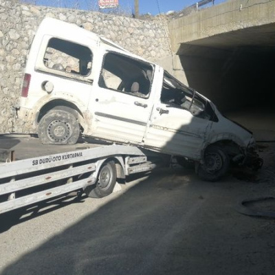 Otomobil köprüden uçtu: 1'i ağır 3 yaralı