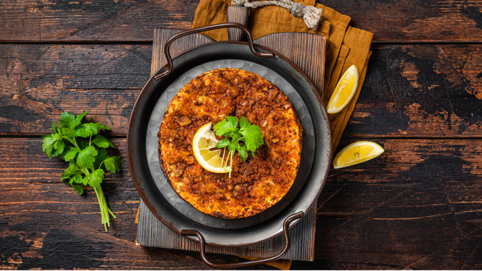 Evde tavada lahmacun nasıl yapılır?