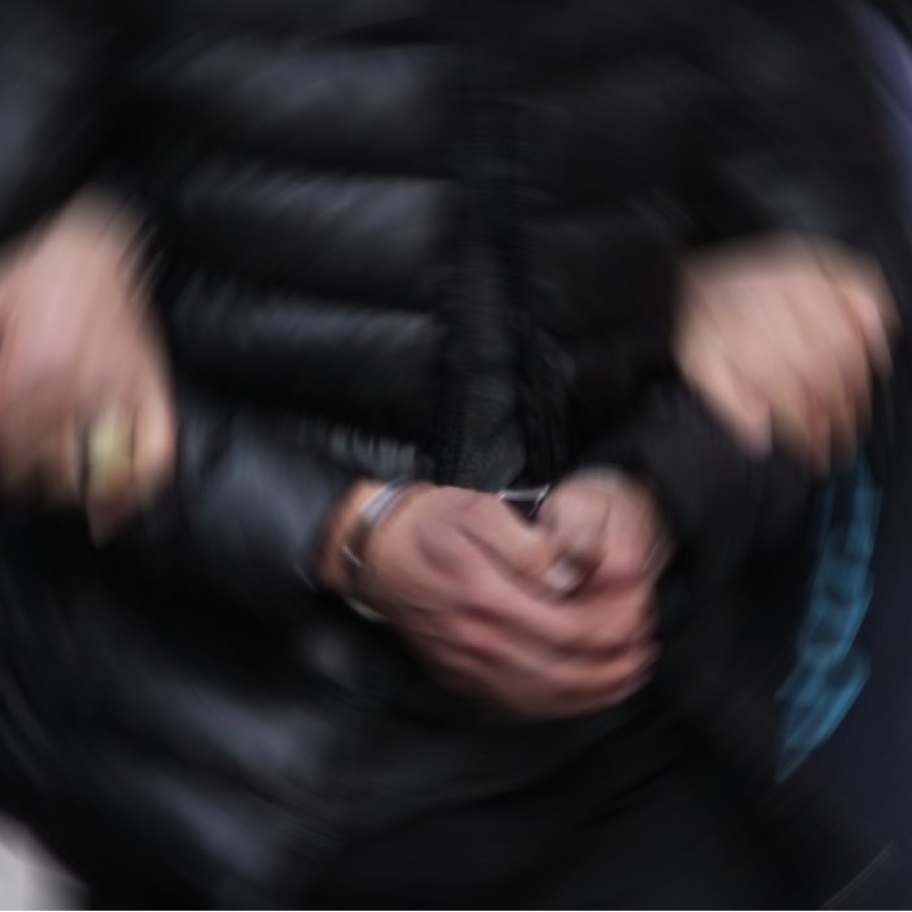 Tahliye sırasında 2 polisi yaraladılar!