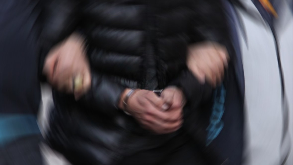 Tahliye sırasında 2 polisi yaraladılar!