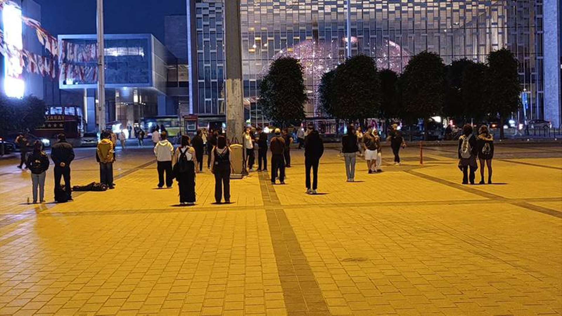 Gezi'nin Yıl Dönümünde 'Duran Adam' Eylemi Davasında 19 Sanık Beraat Etti