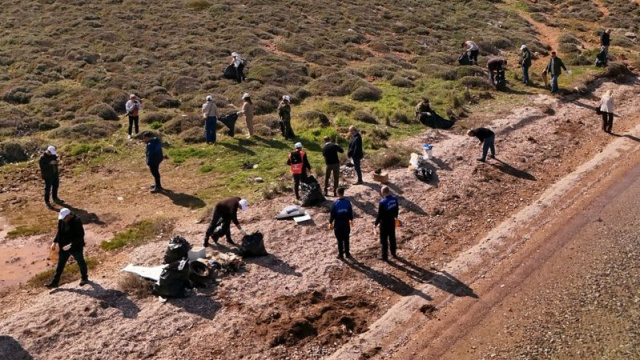 Ayvalık Adaları Tabiat Parkı'nda kıyı temizliği